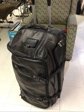 Vtg rare Oakley Black Rolling Duffel luggage with Telescopic Handle. 30X17X15.